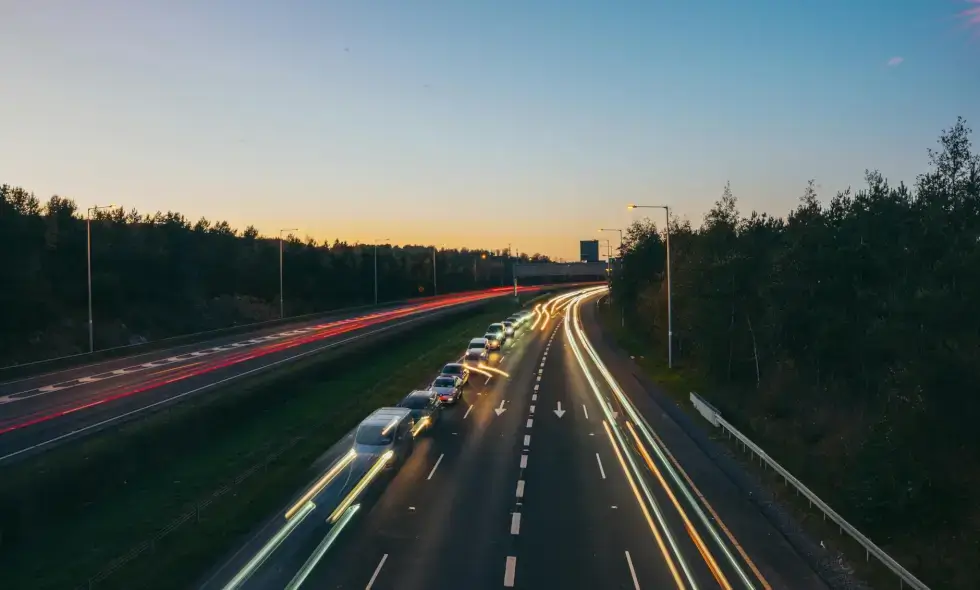 Bucureşti-Craiova takmer úplne po diaľnici a rýchlostnej ceste: Ministerstvo dopravy odovzdalo do prevádzky ďalších 20 km. Celkovo je možné cestovať na 92 km zo 121 km. Zajtra nasleduje ďalší úsek.